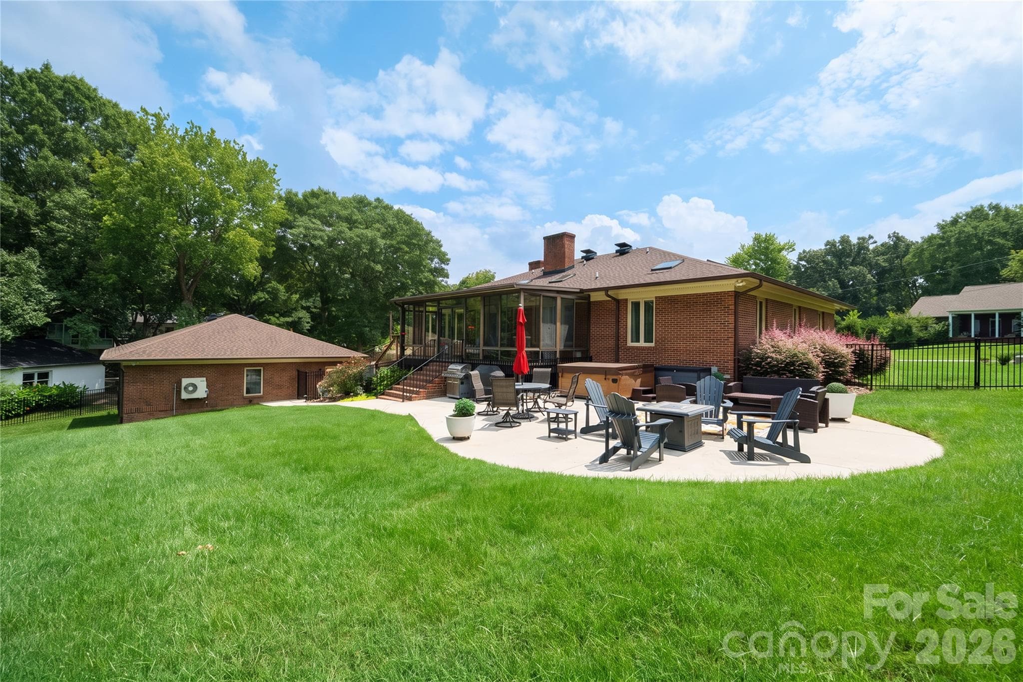Single Family Residence at 1419 Stoneyridge Drive, Charlotte, photo 10 of 48