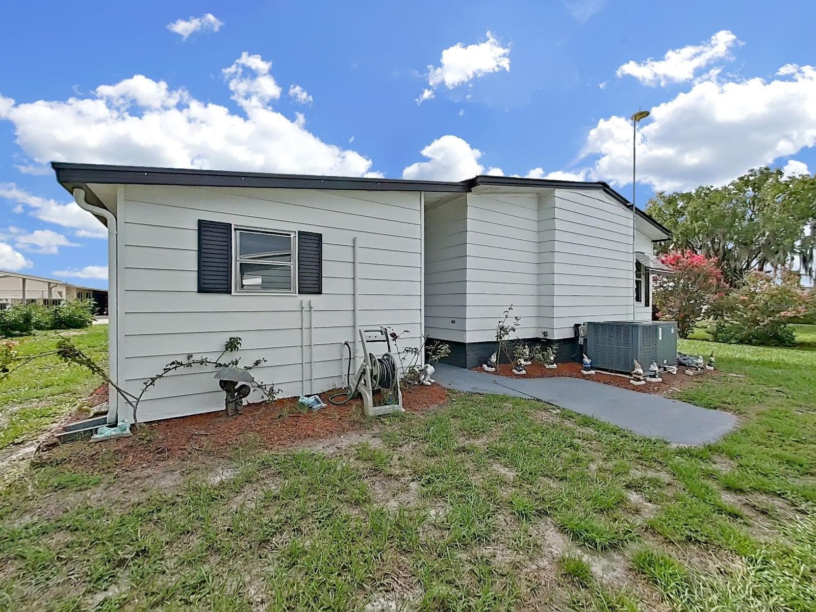 Manufactured Home at 5022 FOXWOOD BLVD, LAKELAND, photo 4 of 47