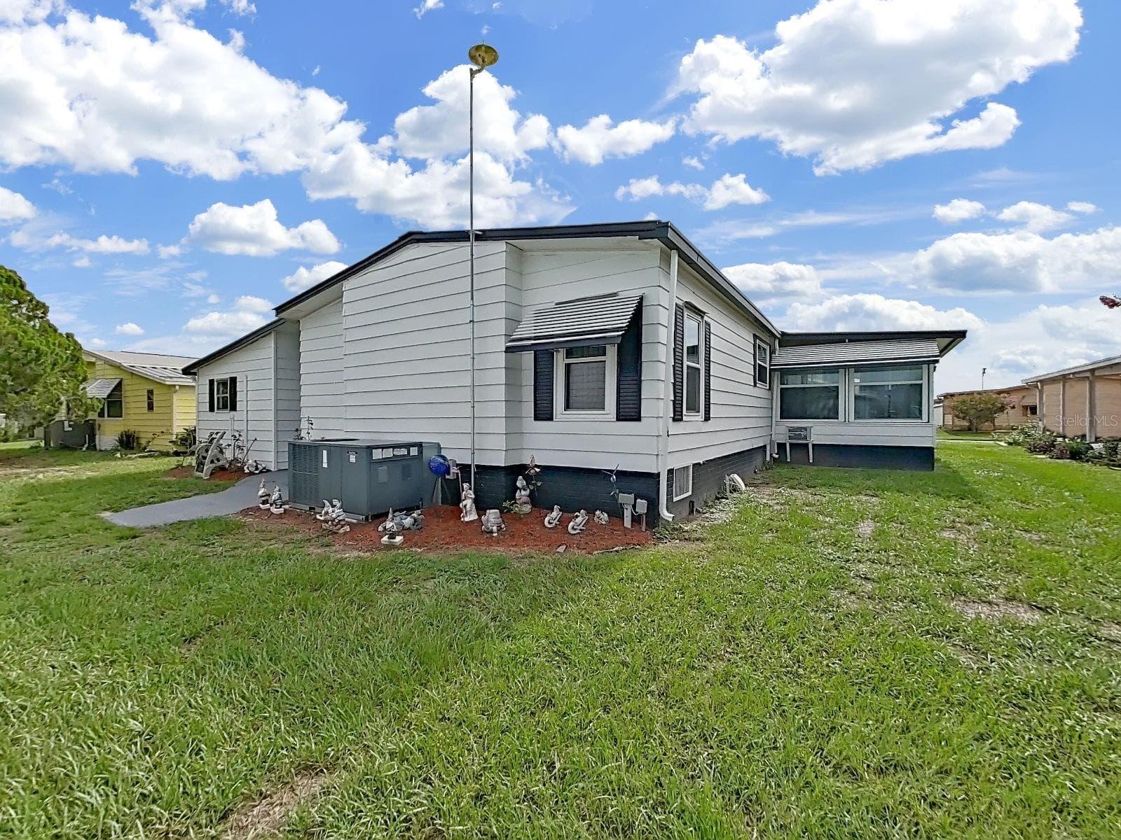 Manufactured Home at 5022 FOXWOOD BLVD, LAKELAND, photo 5 of 47
