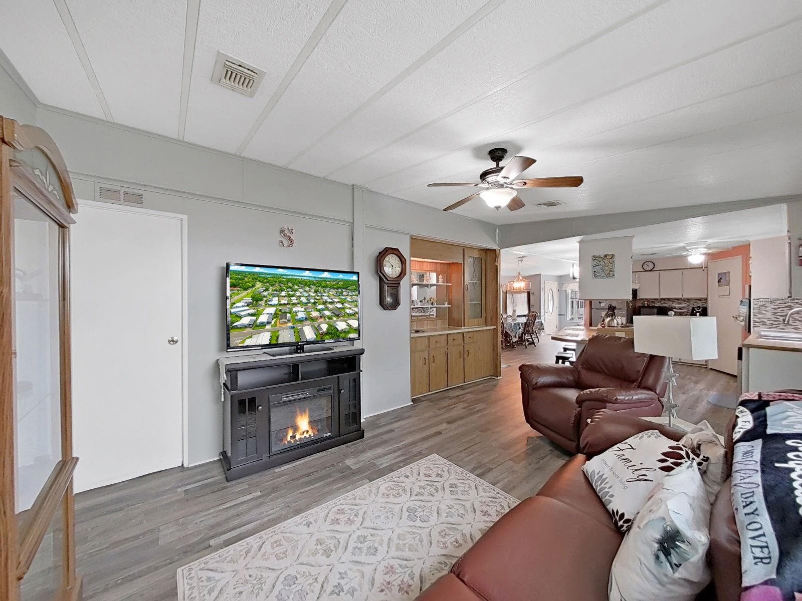 Manufactured Home at 5022 FOXWOOD BLVD, LAKELAND, photo 20 of 47