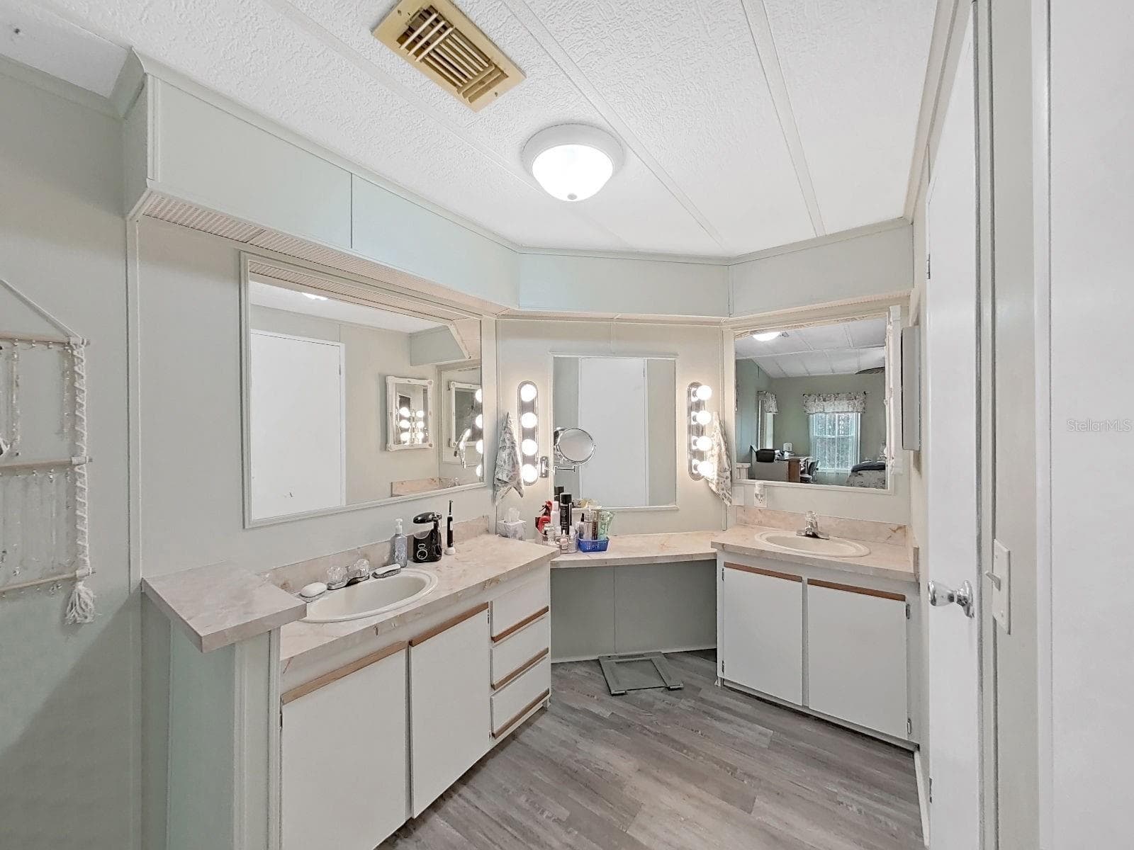 Manufactured Home at 5022 FOXWOOD BLVD, LAKELAND, photo 24 of 47
