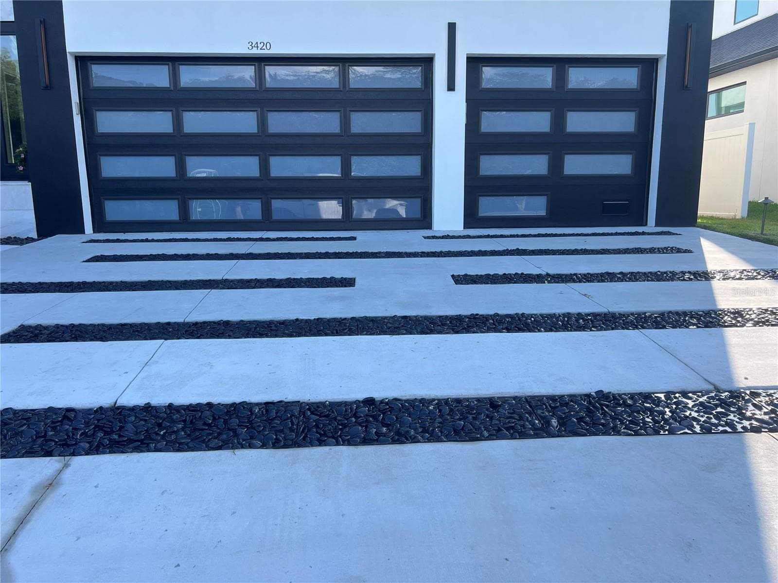 Beautiful Stone Epoxy Accents Driveway - 3420 CHANNELSIDE CT, SAFETY HARBOR