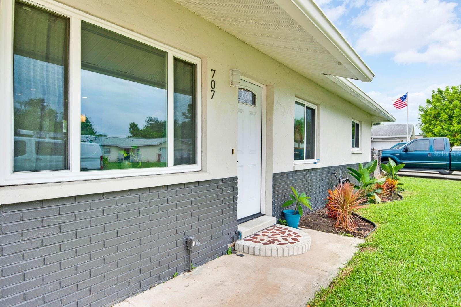 Single Family Residence at 707 65TH AVENUE DR W, BRADENTON, photo 2 of 37
