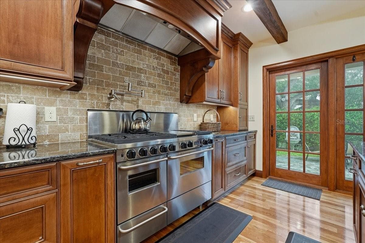 Single Family Residence at 89 MARTINIQUE AVE, TAMPA, photo 9 of 42