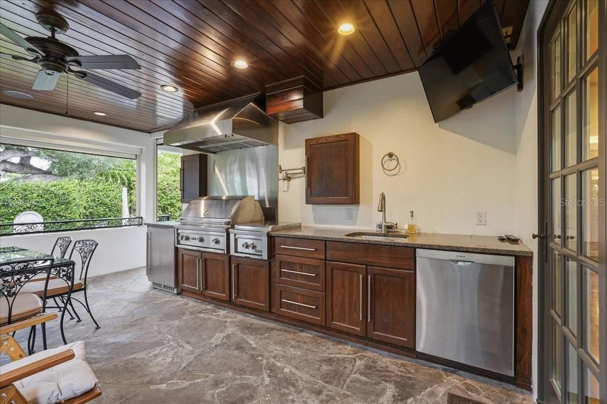 Single Family Residence at 89 MARTINIQUE AVE, TAMPA, photo 12 of 42