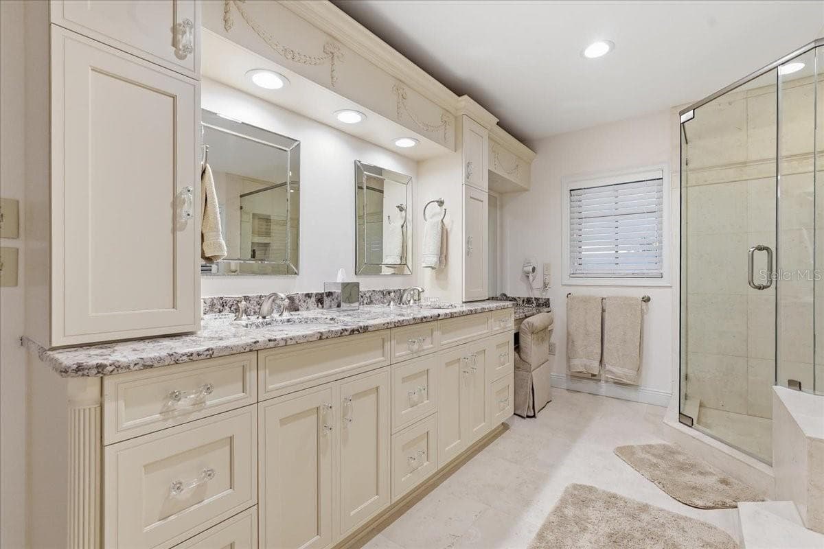 Single Family Residence at 89 MARTINIQUE AVE, TAMPA, photo 20 of 42