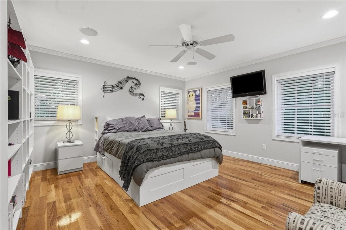 Single Family Residence at 89 MARTINIQUE AVE, TAMPA, photo 34 of 42