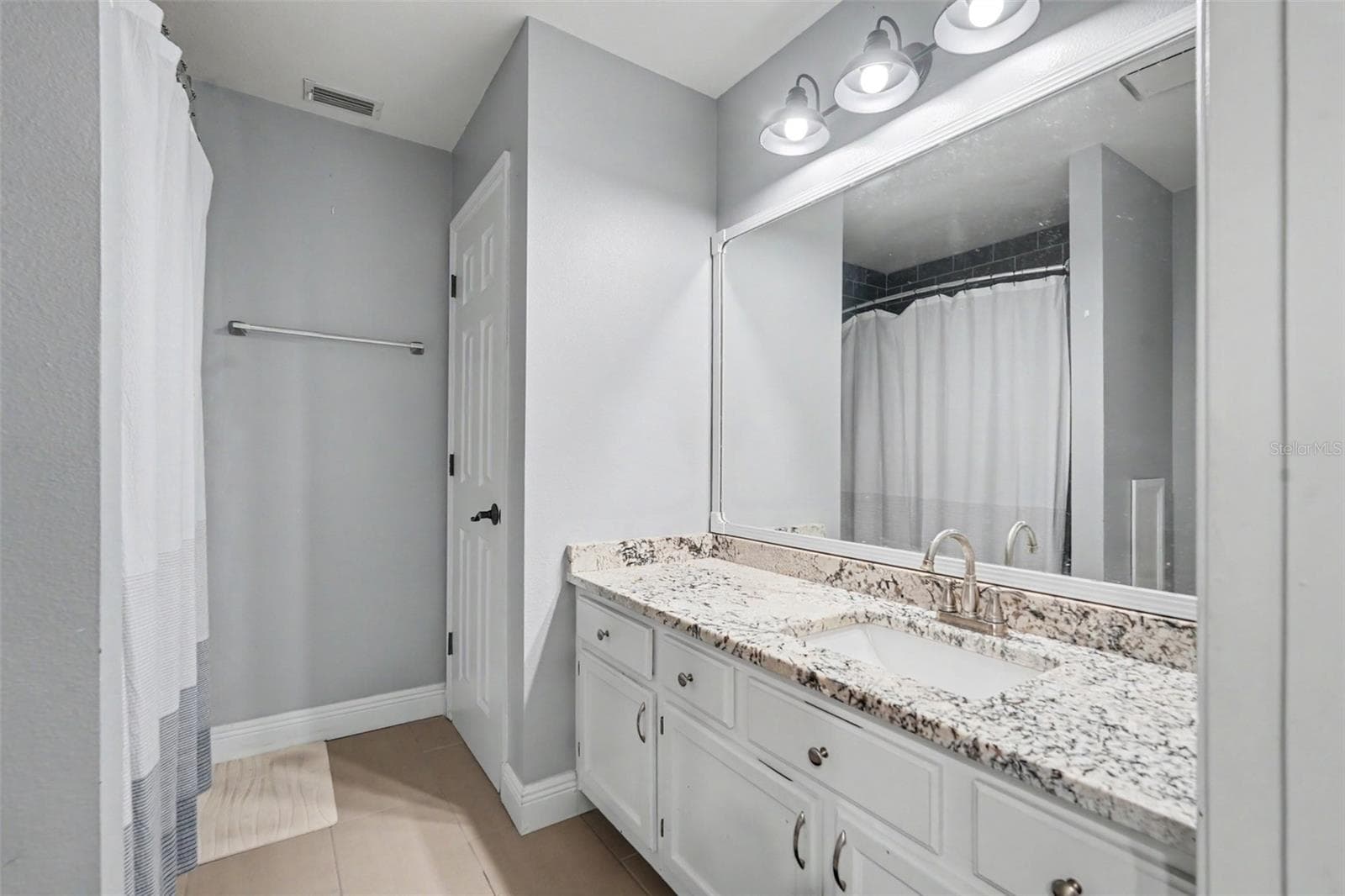 Primary bathroom 2nd floor - 736 SANDY CREEK DR, BRANDON