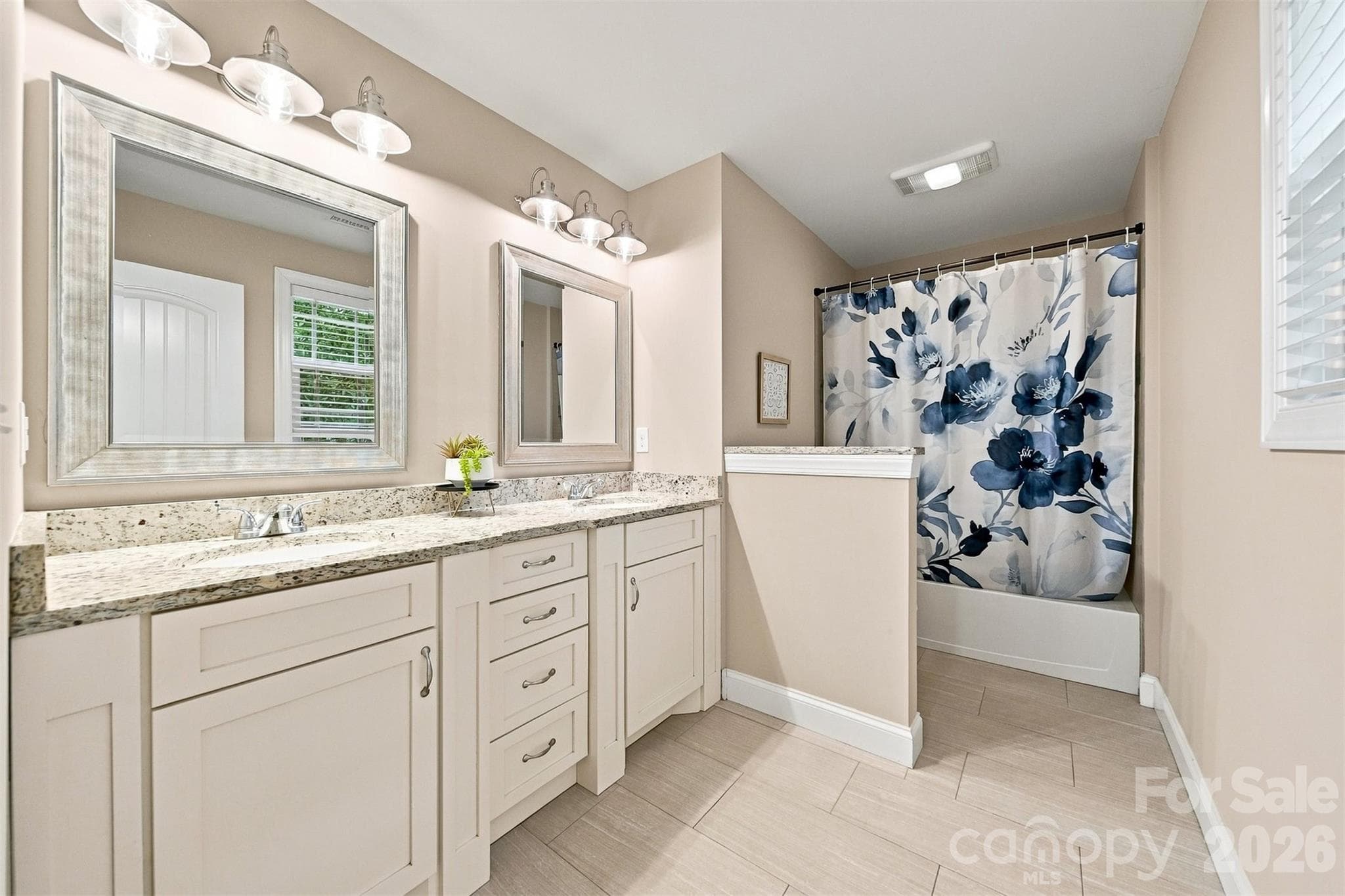 Single Family Residence at 5810 Dwayne Starnes Drive, Hickory, photo 19 of 42