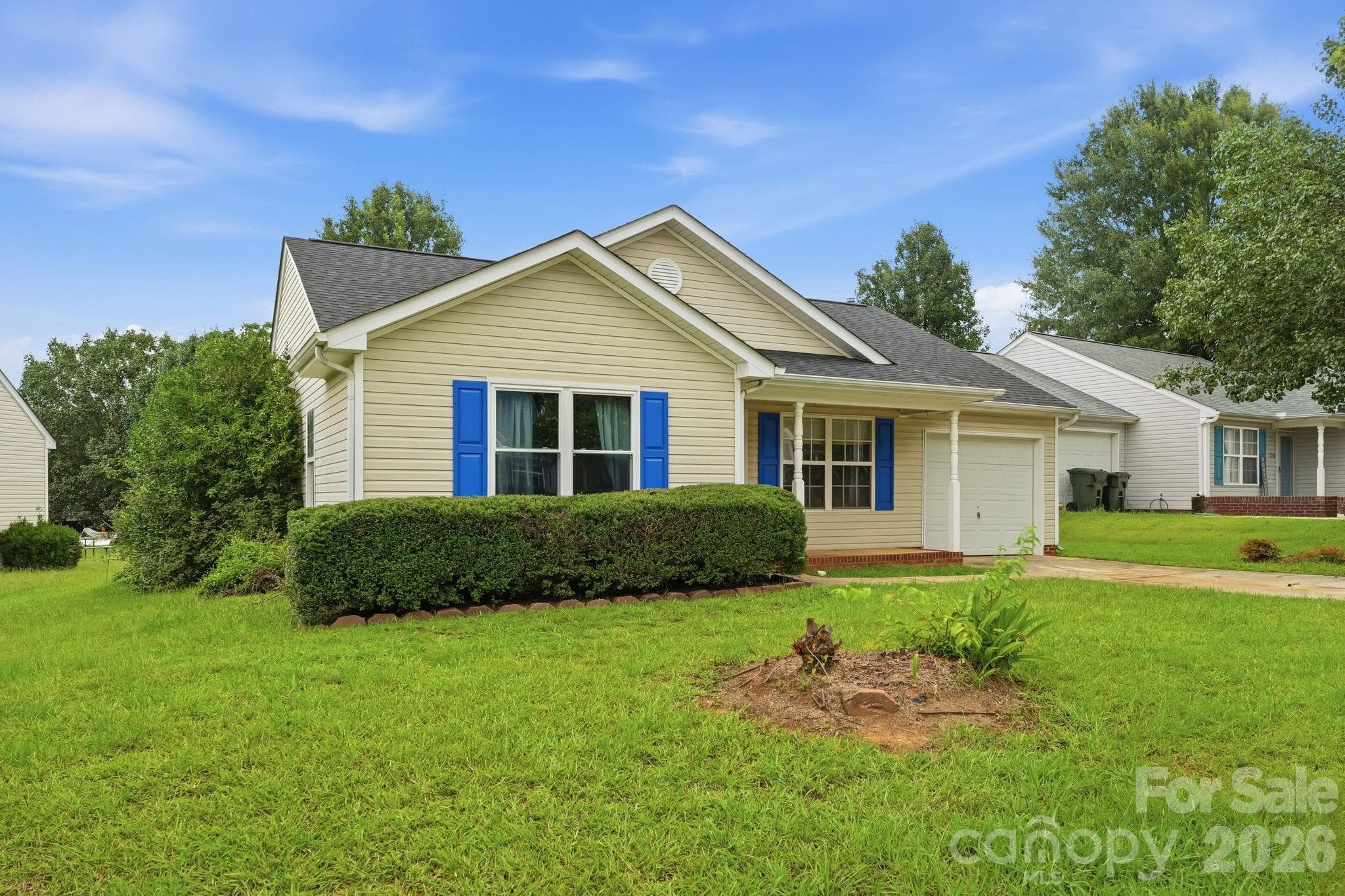 Single Family Residence at 2772 Ramble Wood Court, Rock Hill, photo 2 of 30