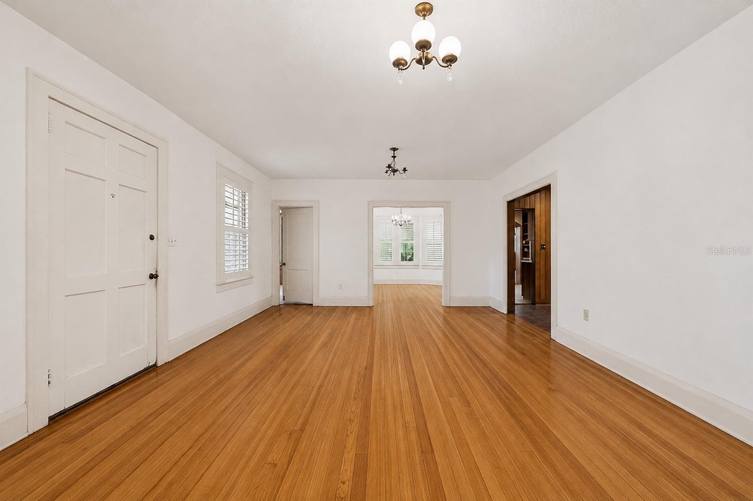 Front entrance and parlor room - 3123 W OAKLYN AVE, TAMPA
