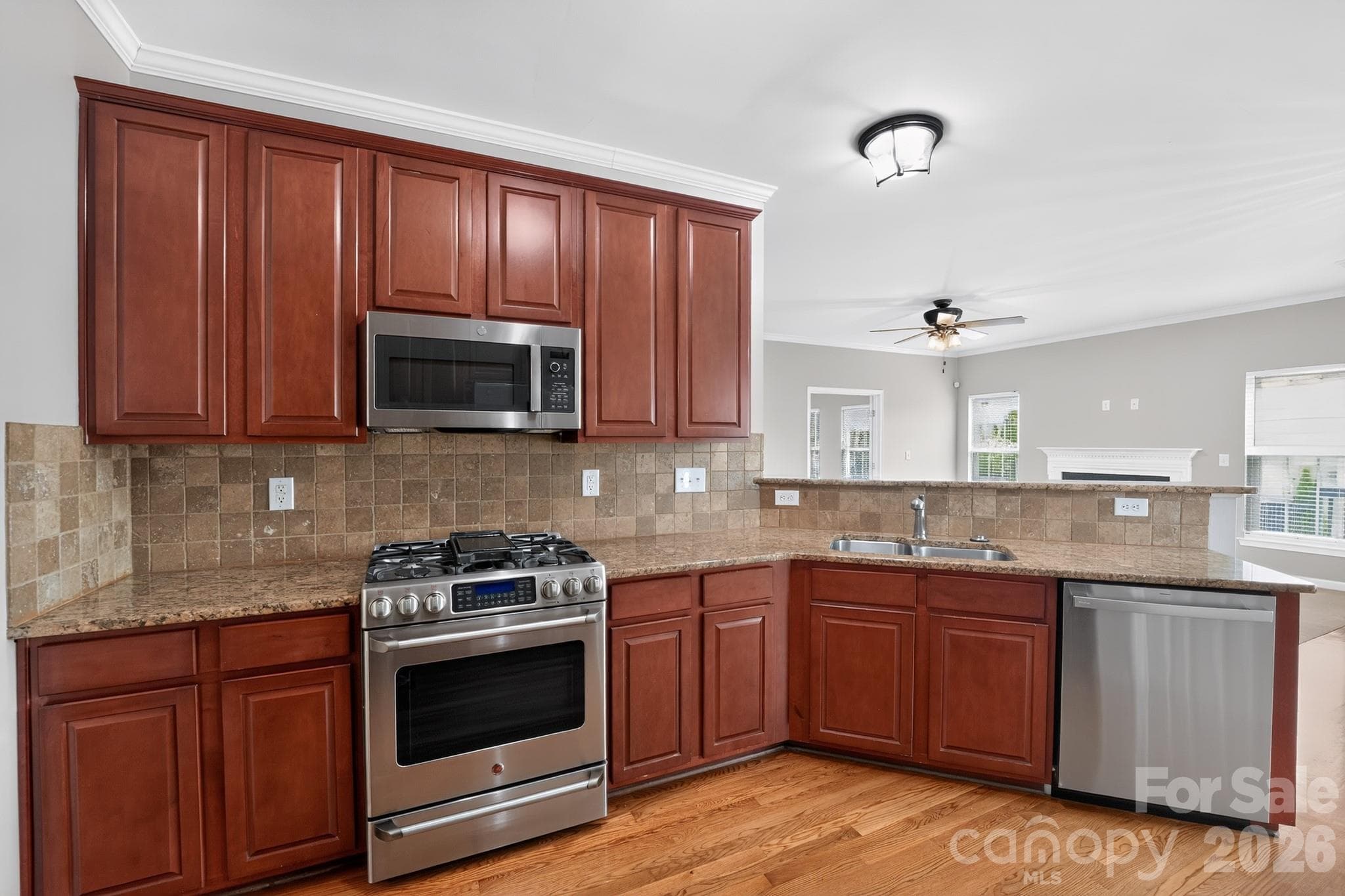 Single Family Residence at 2515 Bethesda Oaks Drive, Gastonia, photo 4 of 16