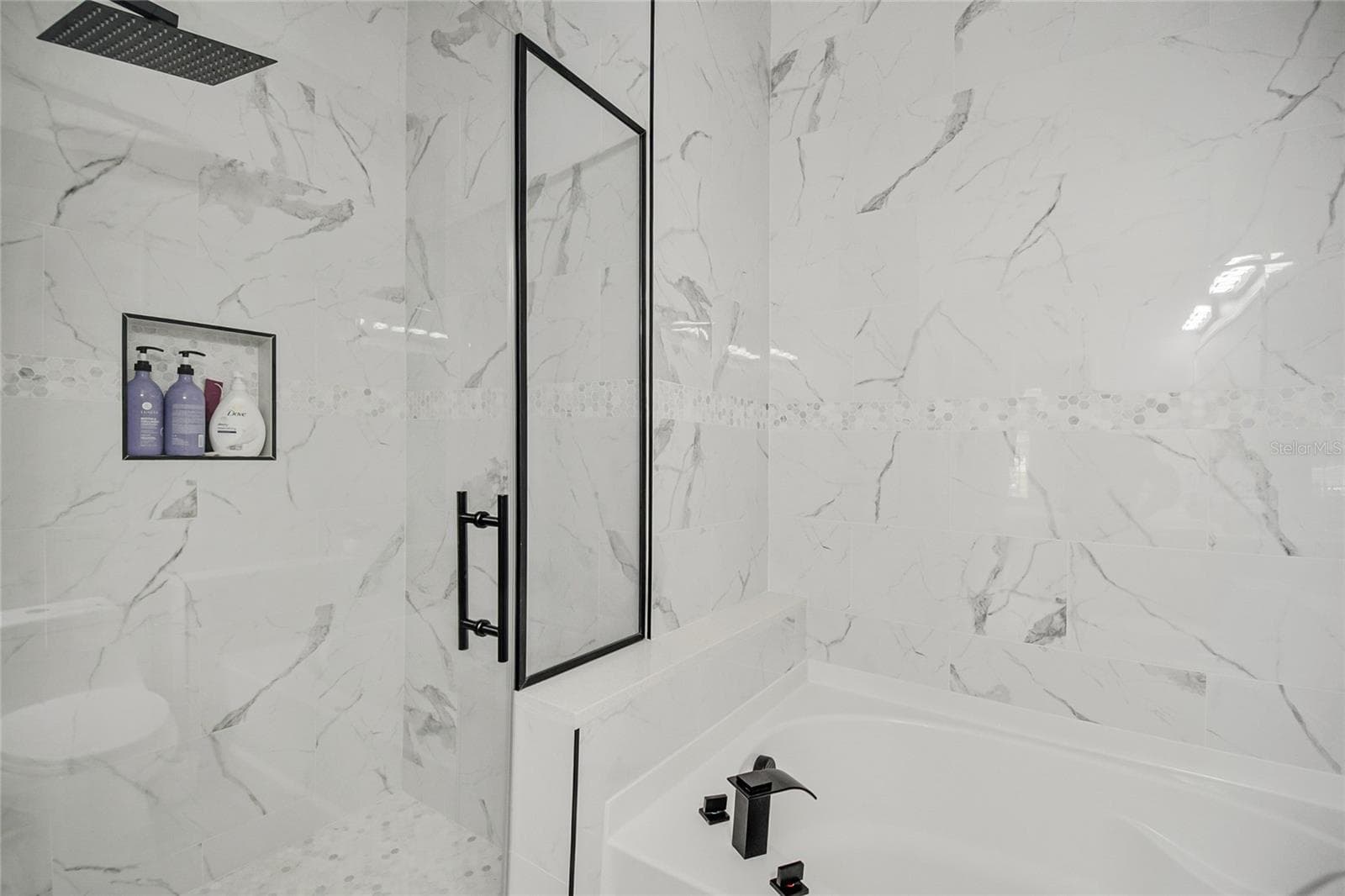 Primary stand-up shower and Jacuzzi - 2569 FOLIO WAY, KISSIMMEE