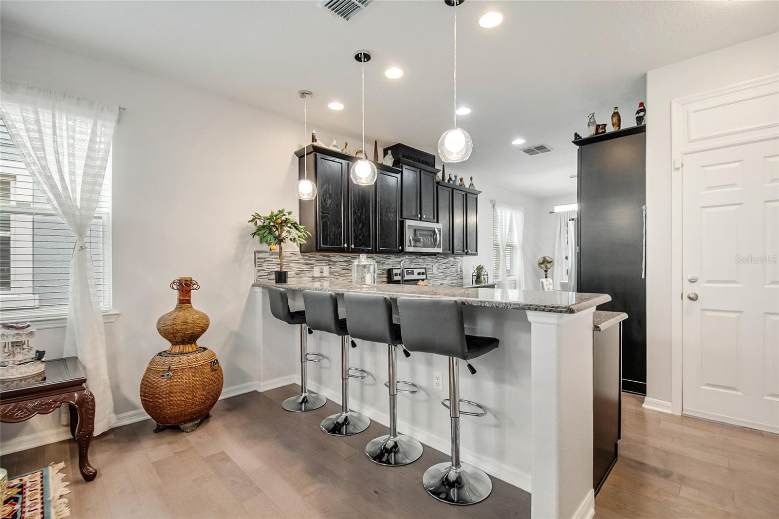 Kitchen island - 2569 FOLIO WAY, KISSIMMEE