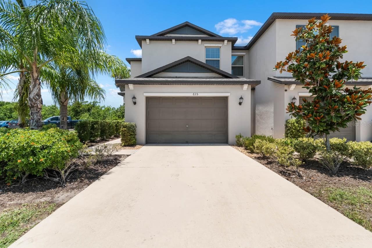 635 ROYAL EMPRESS DR