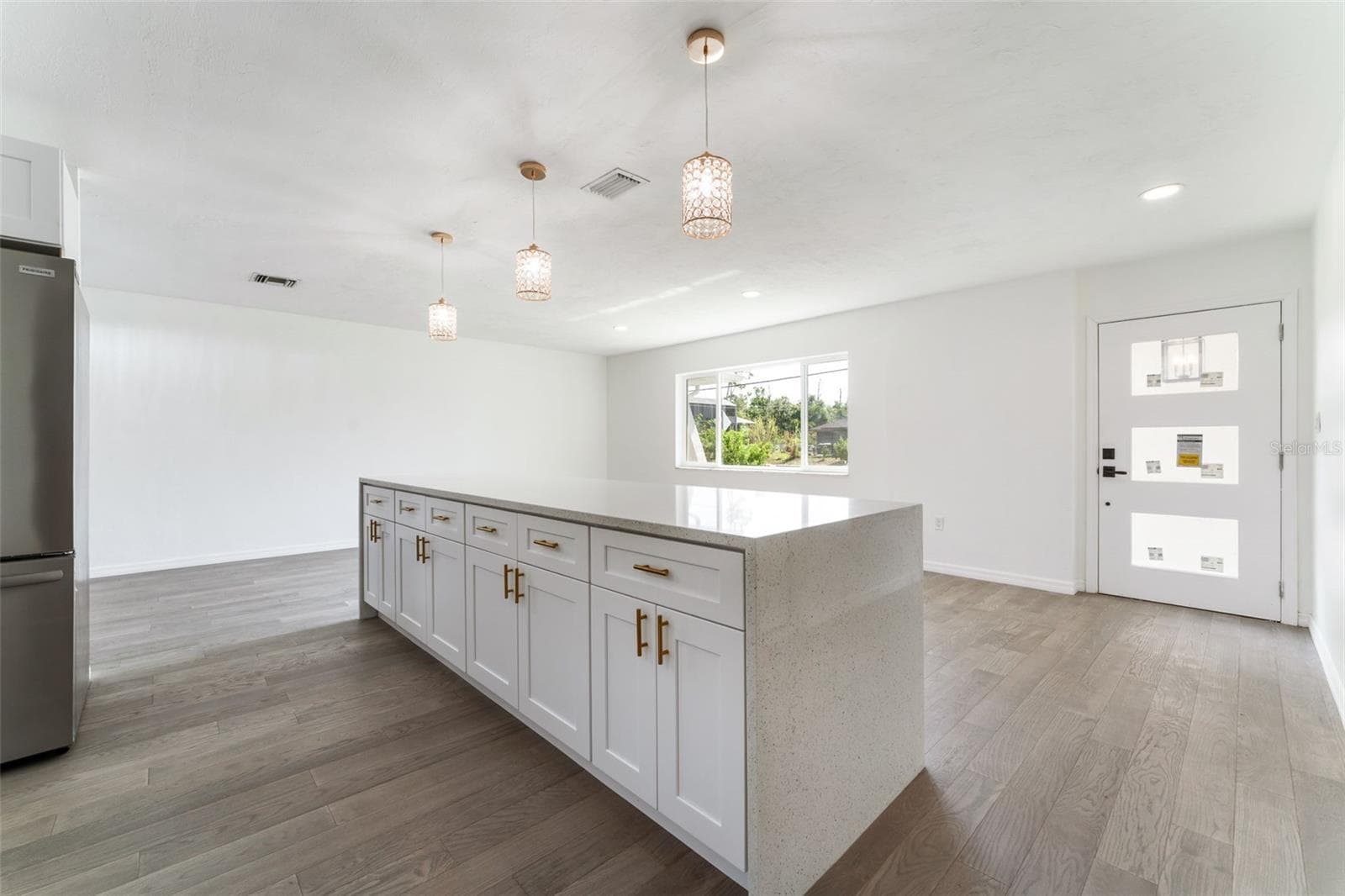 Living / Island - 1231 BEACON DR, PORT CHARLOTTE