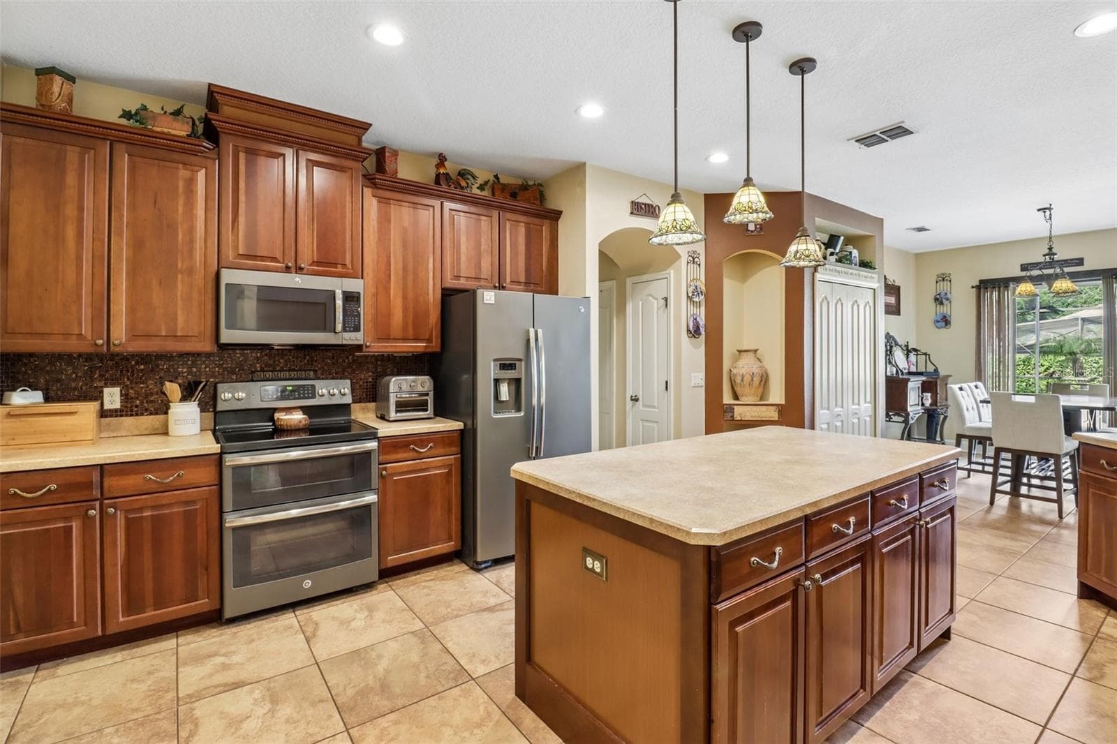 Upgraded Kitchen. - 2947 CEDAR CREST DR, APOPKA