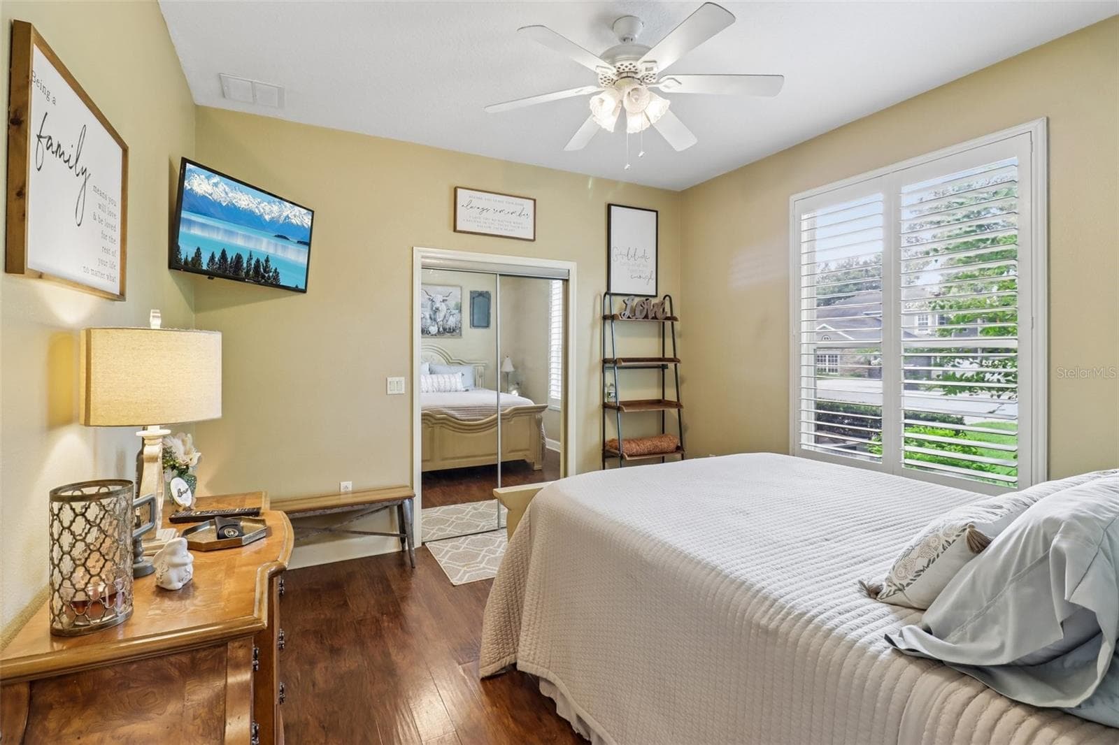 Main floor guest bedroom. - 2947 CEDAR CREST DR, APOPKA