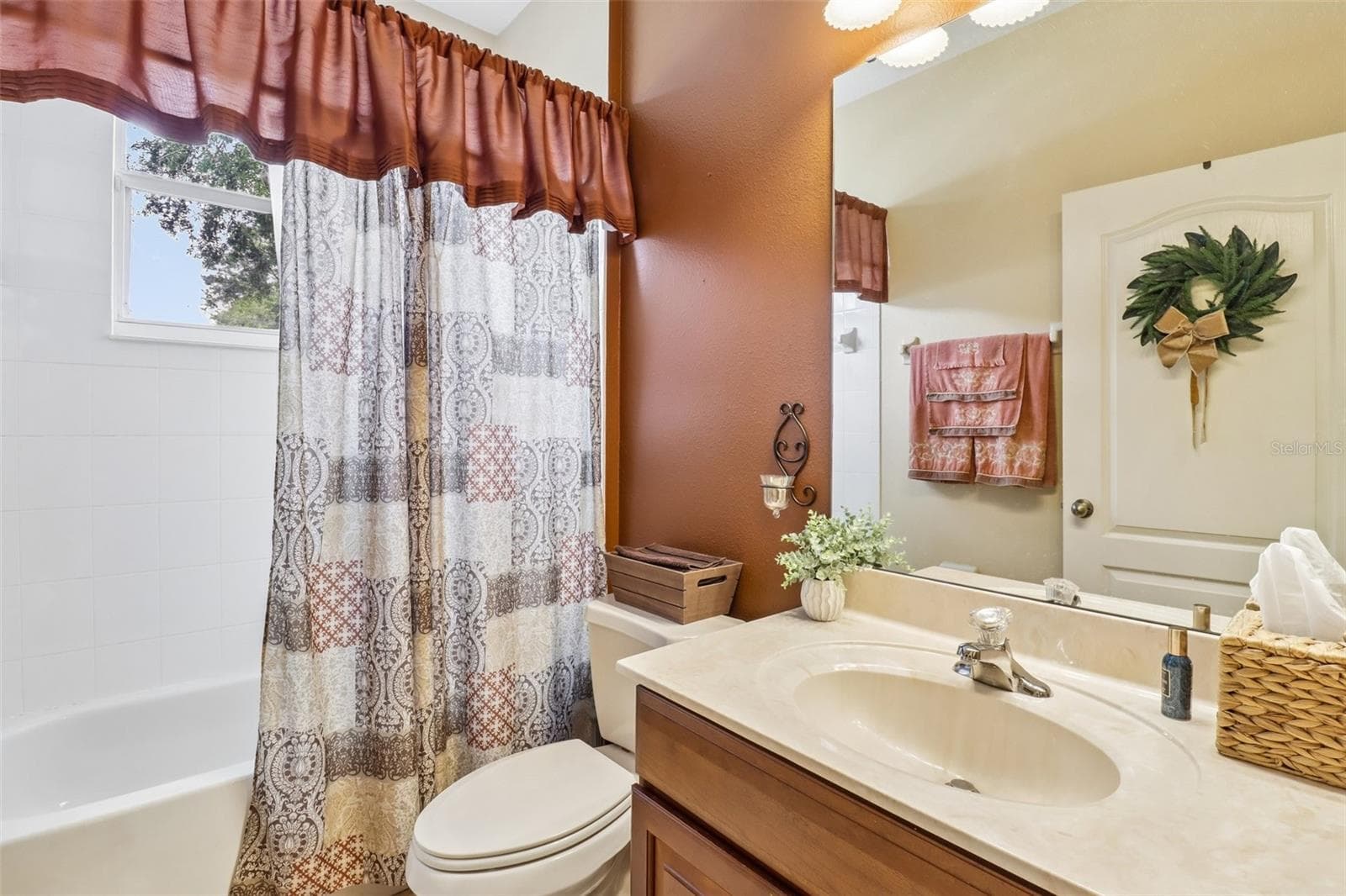 Third full bath. - 2947 CEDAR CREST DR, APOPKA