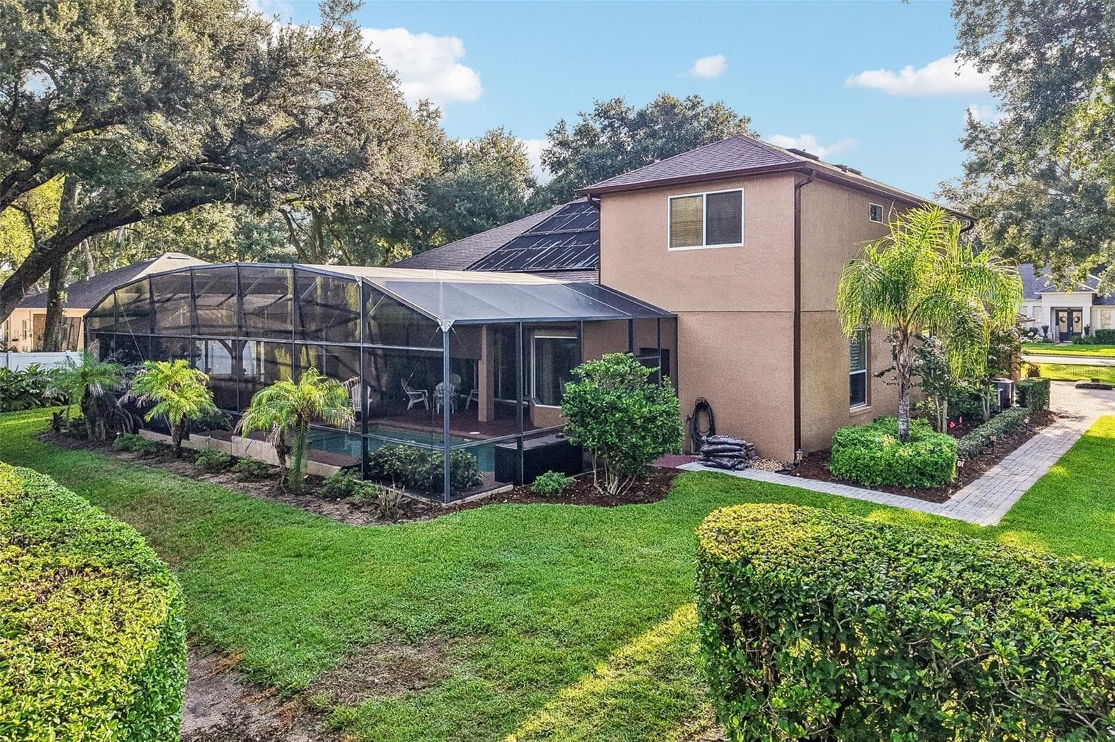 Screeed lanai, pool and spa with nice green space just outside. - 2947 CEDAR CREST DR, APOPKA