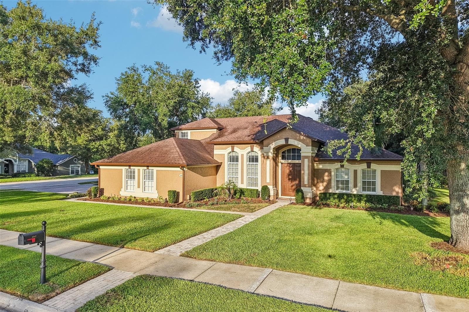2947 CEDAR CREST DR