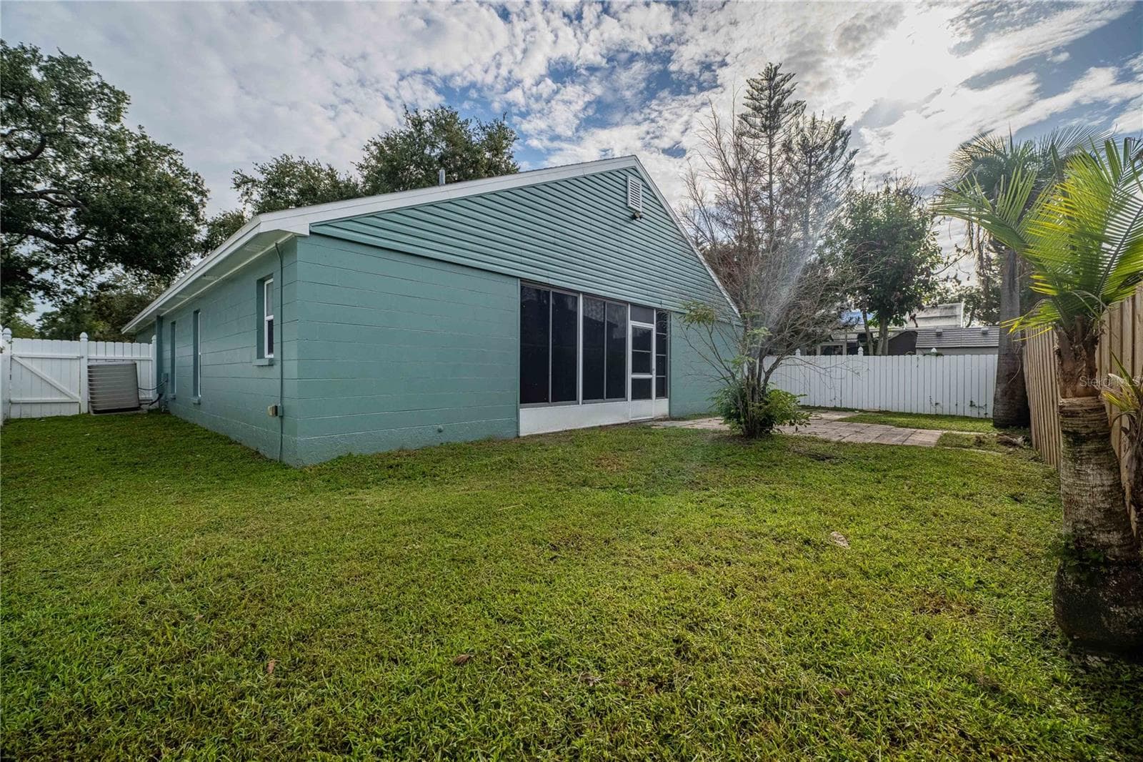Single Family Residence at 1695 LAKESIDE DR, BARTOW, photo 31 of 36
