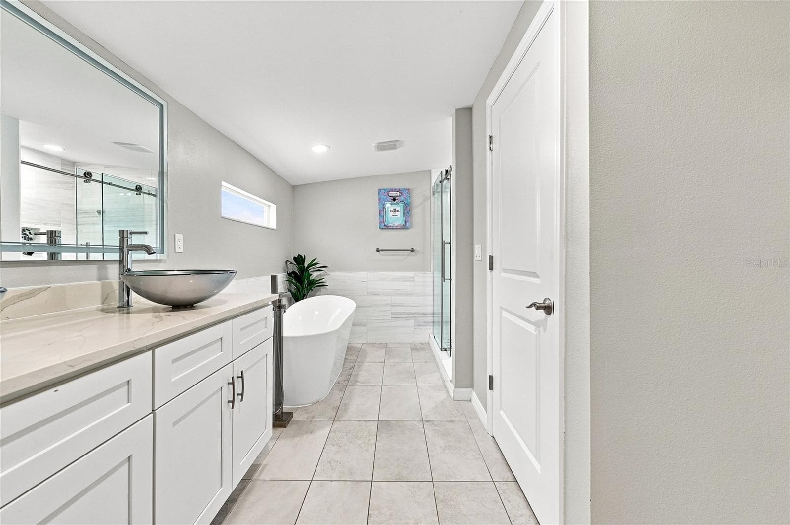 Single Family Residence at 608 SAINT JUDES DR, LONGBOAT KEY, photo 6 of 64