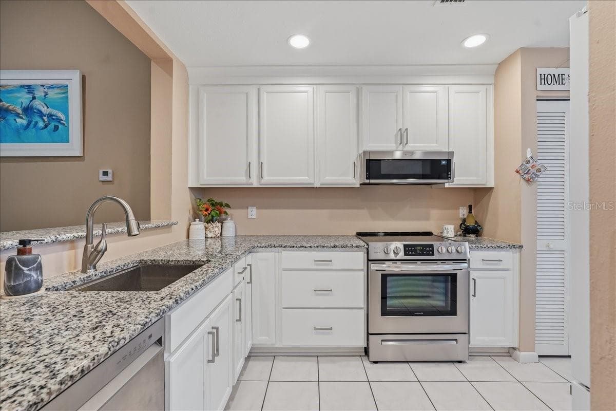 Single Family Residence at 11602 WHITE ASH DR, NEW PORT RICHEY, photo 12 of 58