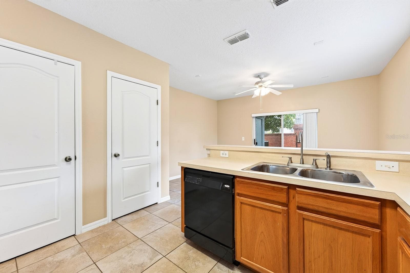 Kitchen. - 102 WILTON CIR, SANFORD