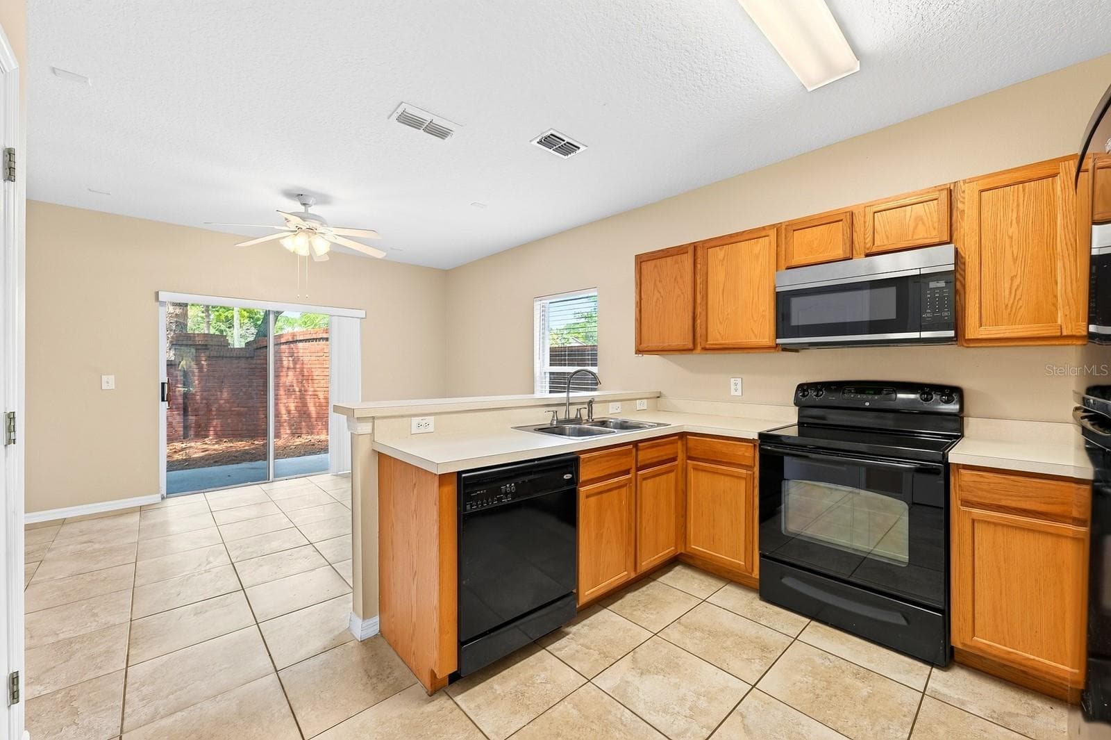 Kitchen. - 102 WILTON CIR, SANFORD