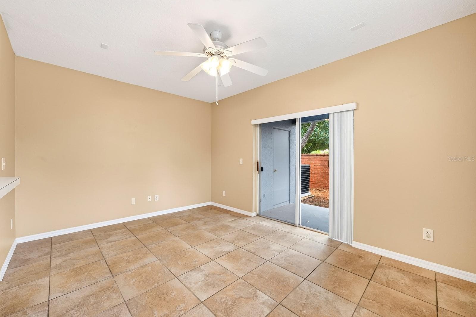 Family Room. - 102 WILTON CIR, SANFORD