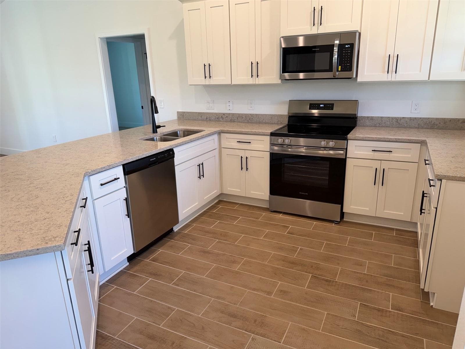 Single Family Residence at 1252 FLEETWOOD DR, PORT CHARLOTTE, photo 4 of 7