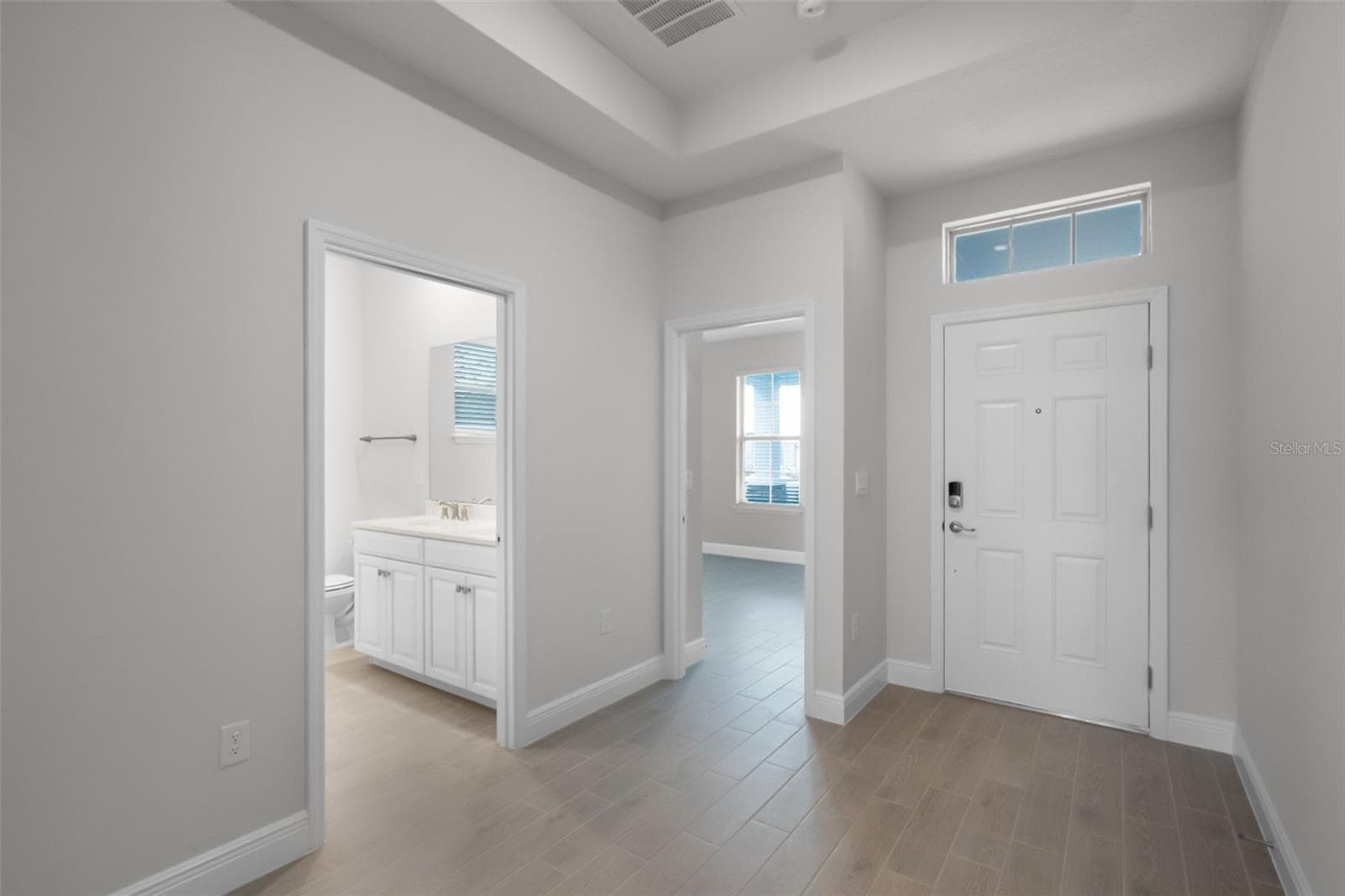 Single Family Residence at 11893 SHINE VIEW LN, WINTER GARDEN, photo 2 of 40