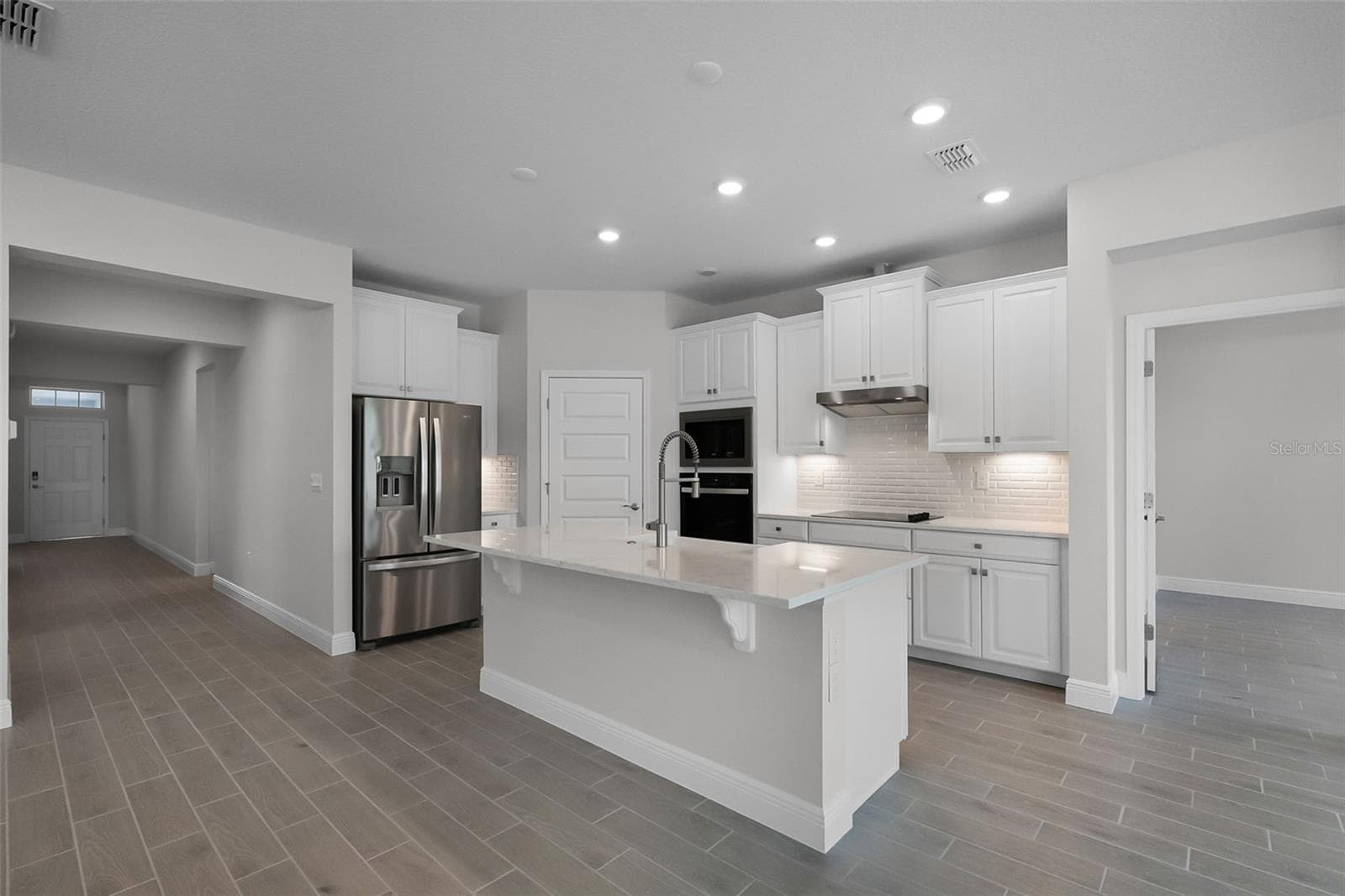 Single Family Residence at 11893 SHINE VIEW LN, WINTER GARDEN, photo 9 of 40