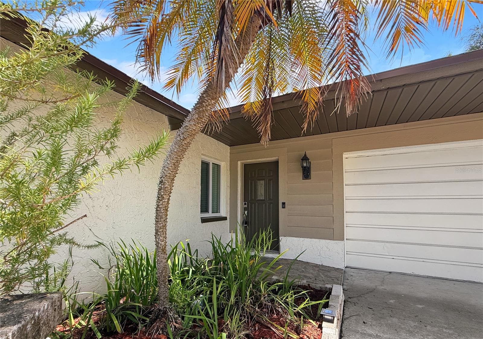 Single Family Residence at 1583 REDWOOD AVE, DUNEDIN, photo 2 of 54