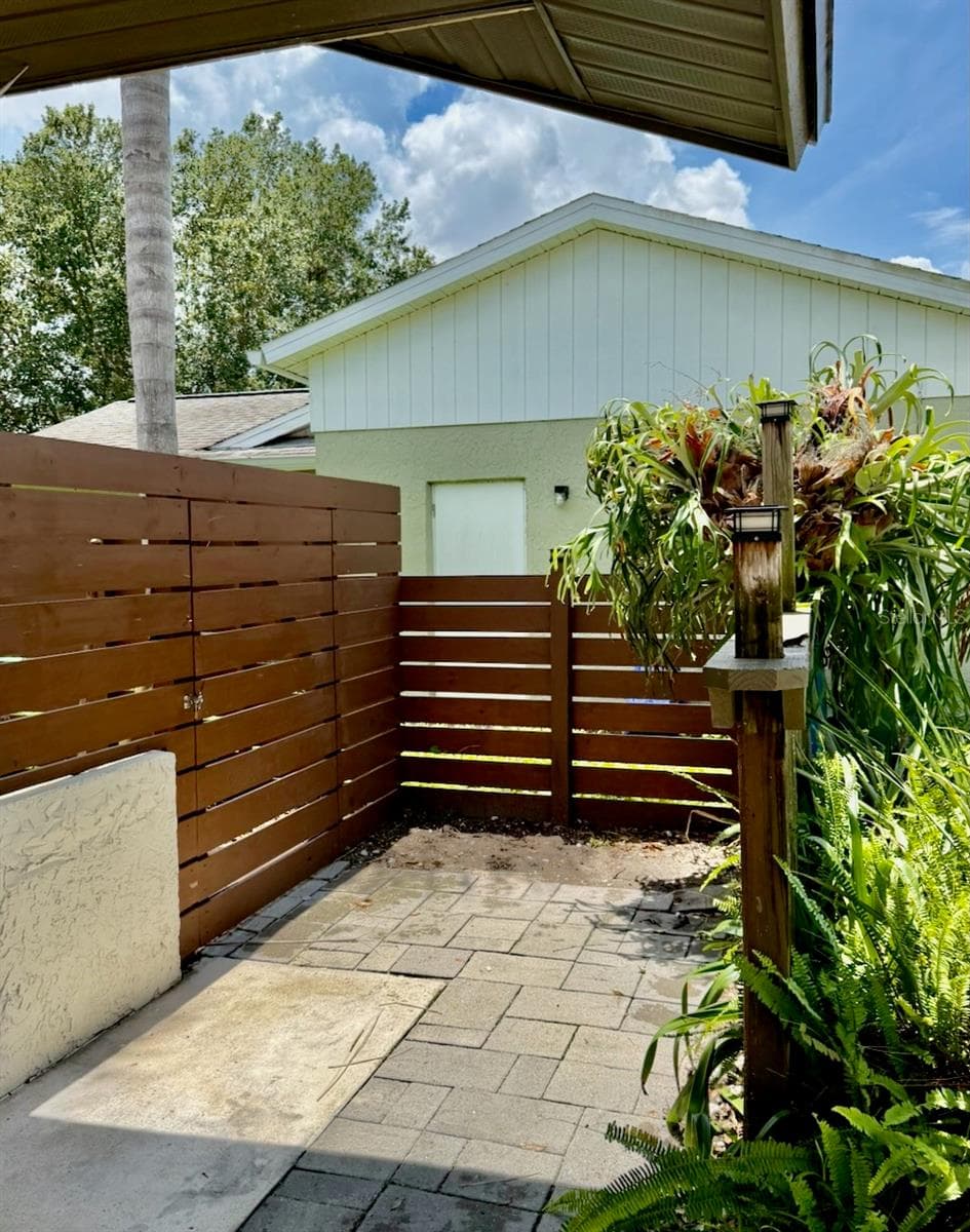 Single Family Residence at 1583 REDWOOD AVE, DUNEDIN, photo 5 of 54