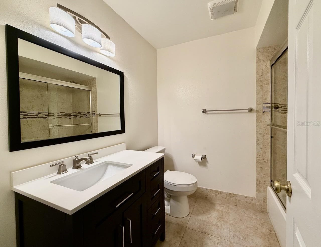 Hall Bathroom - 1583 REDWOOD AVE, DUNEDIN