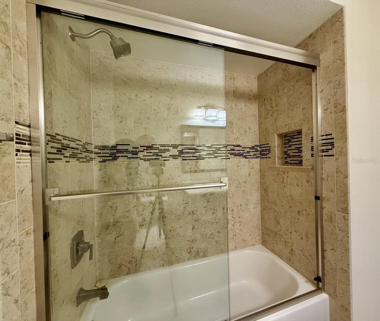 Hall Bathroom - 1583 REDWOOD AVE, DUNEDIN