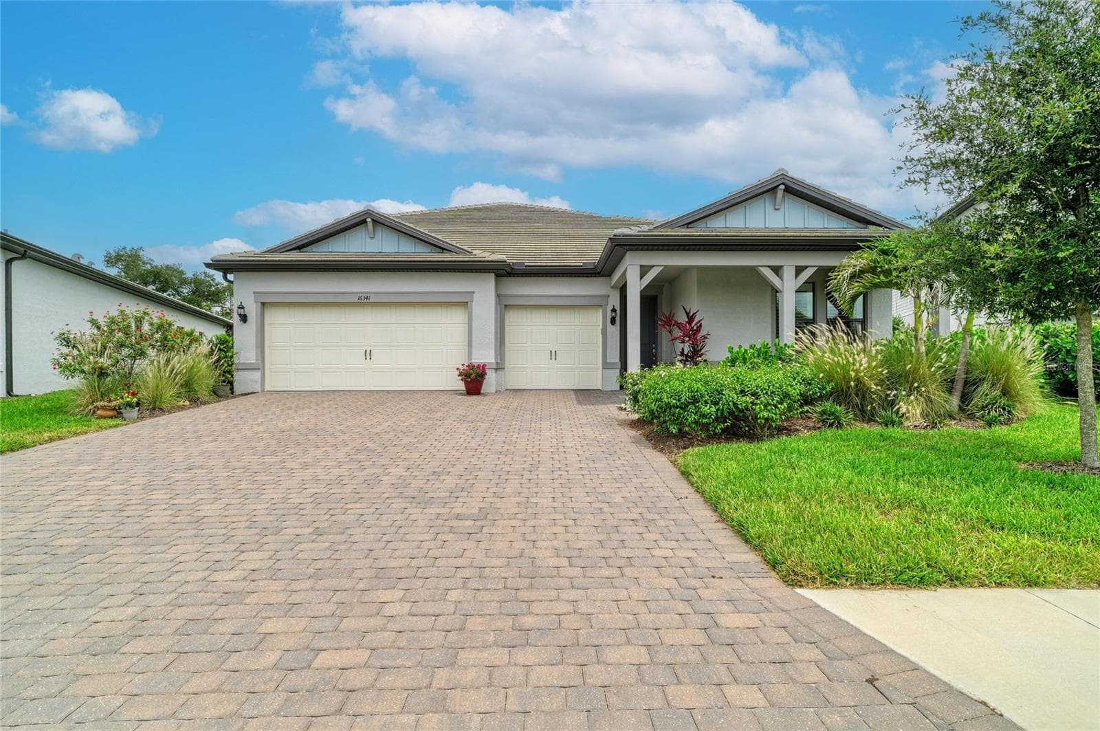 Single Family Residence at 16341 HIDDEN OAK LOOP, LAKEWOOD RANCH, photo 5 of 72