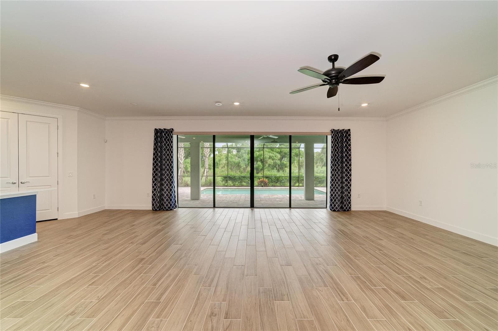 Single Family Residence at 16341 HIDDEN OAK LOOP, LAKEWOOD RANCH, photo 16 of 72