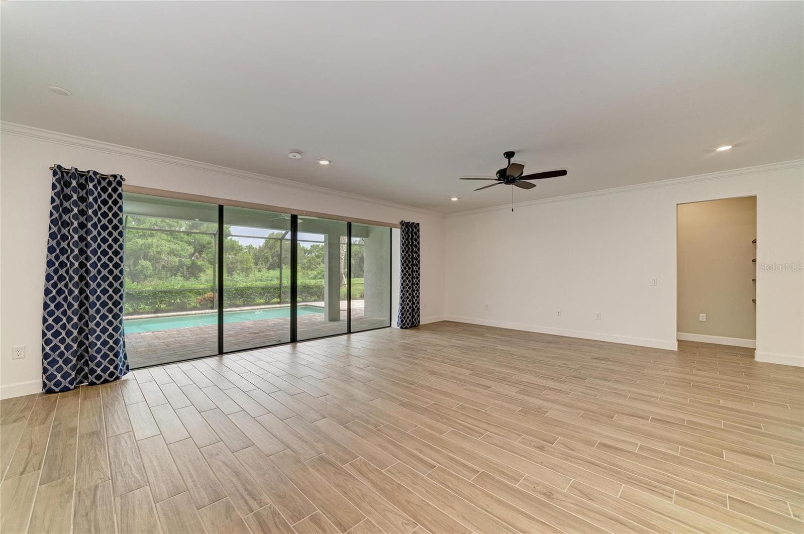 Single Family Residence at 16341 HIDDEN OAK LOOP, LAKEWOOD RANCH, photo 19 of 72