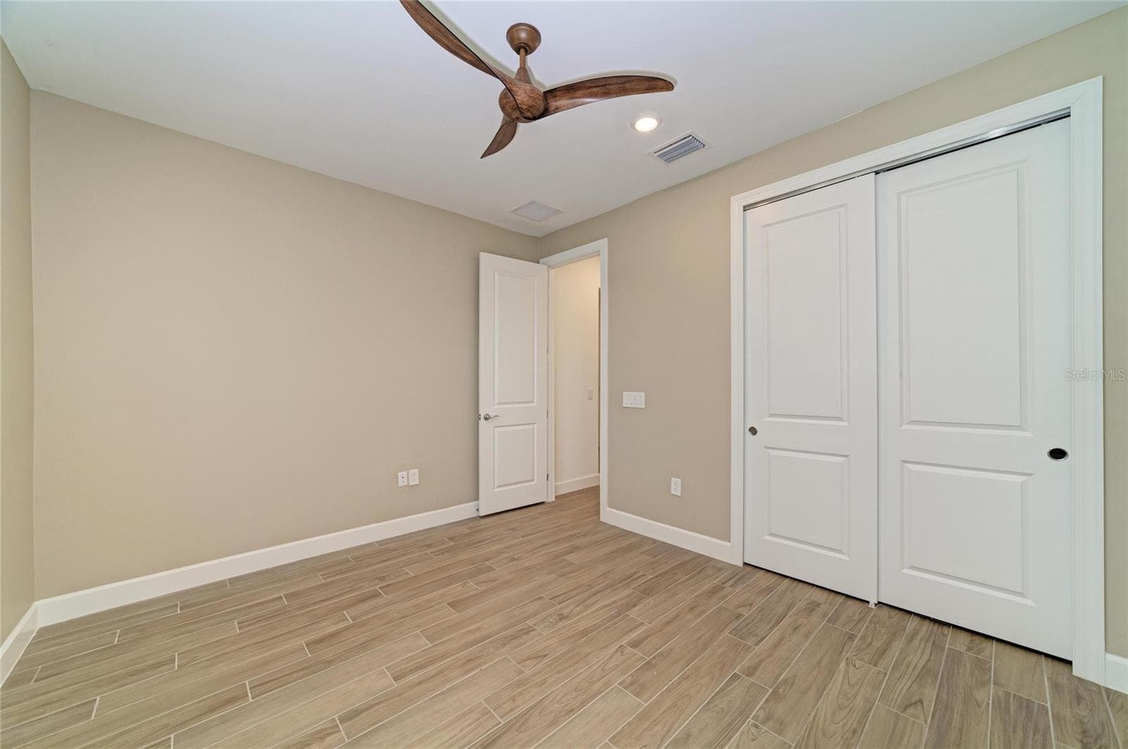 Single Family Residence at 16341 HIDDEN OAK LOOP, LAKEWOOD RANCH, photo 42 of 72