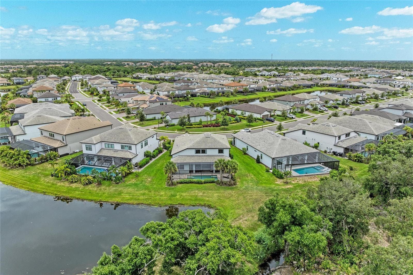 Single Family Residence at 16341 HIDDEN OAK LOOP, LAKEWOOD RANCH, photo 4 of 72