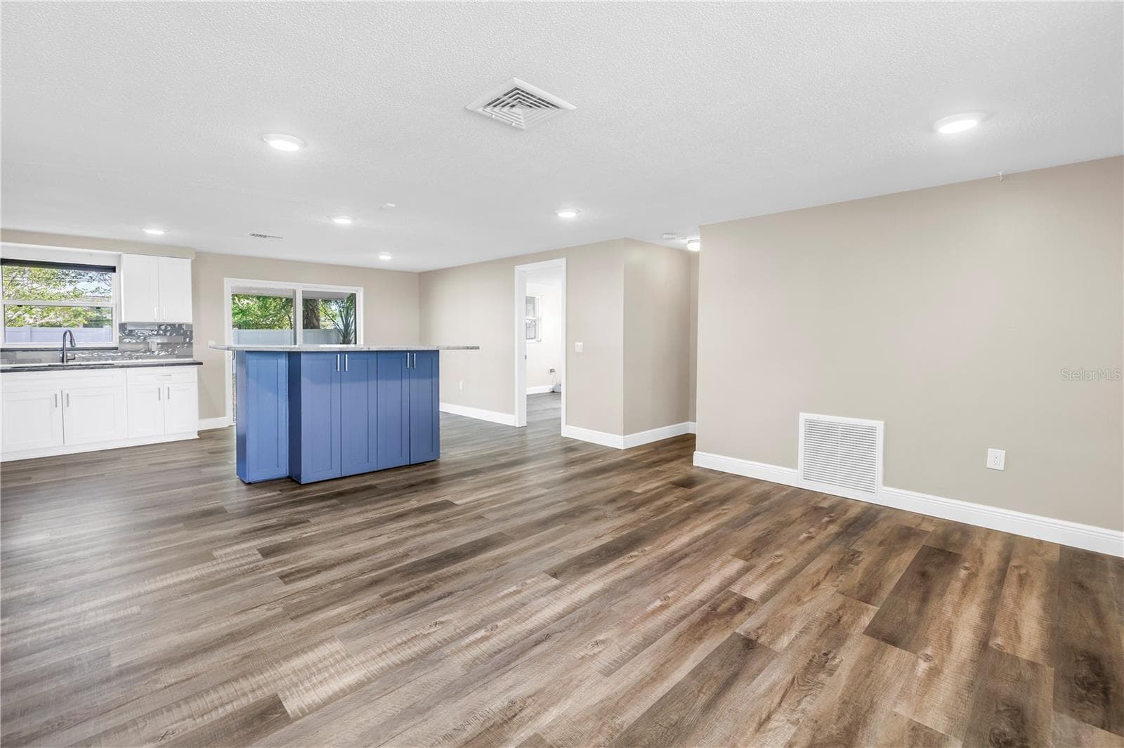 Single Family Residence at 518 62ND AVE NE, ST PETERSBURG, photo 7 of 35