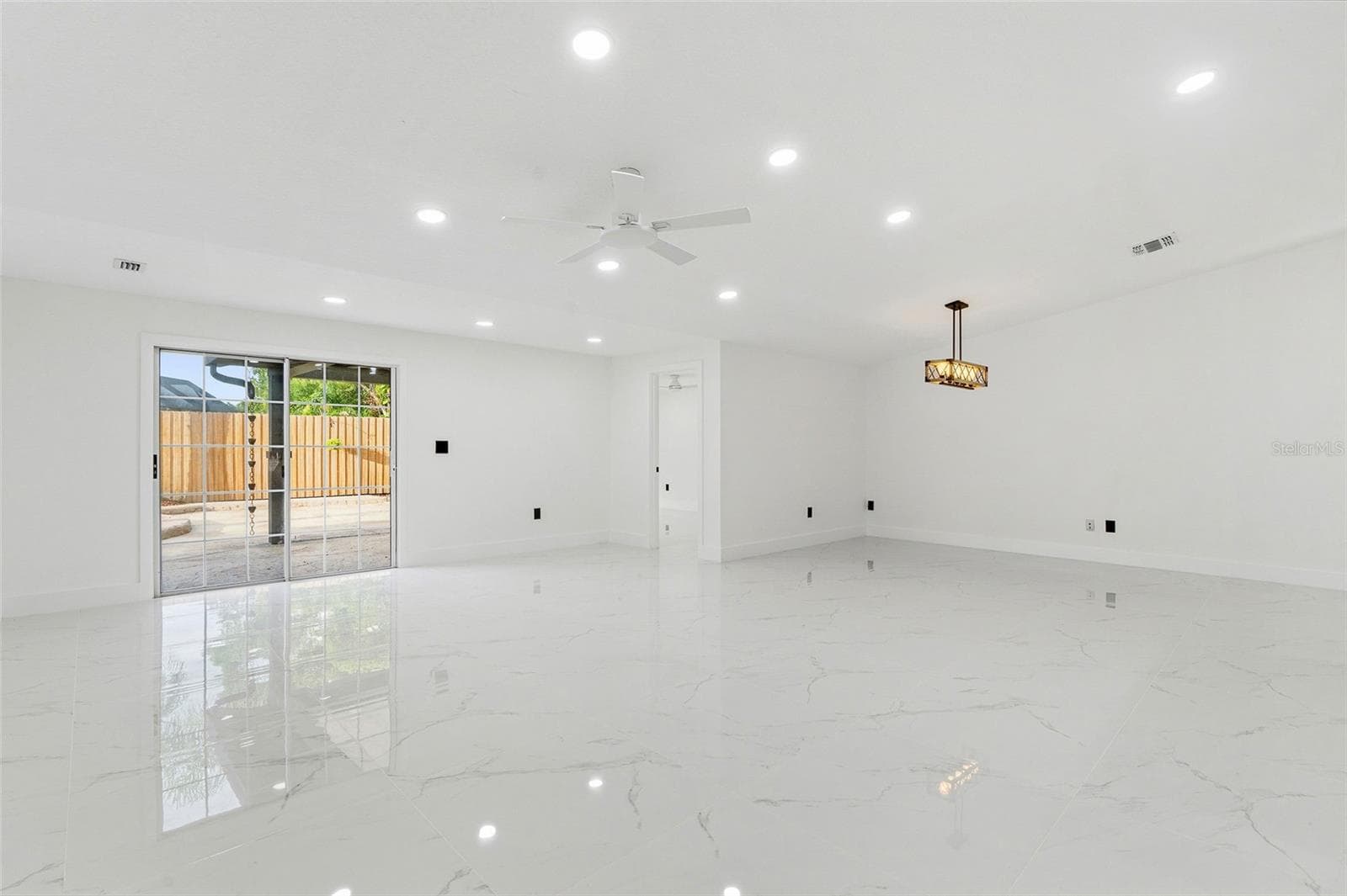 Single Family Residence at 5308 BLACK PINE DR, TAMPA, photo 10 of 39