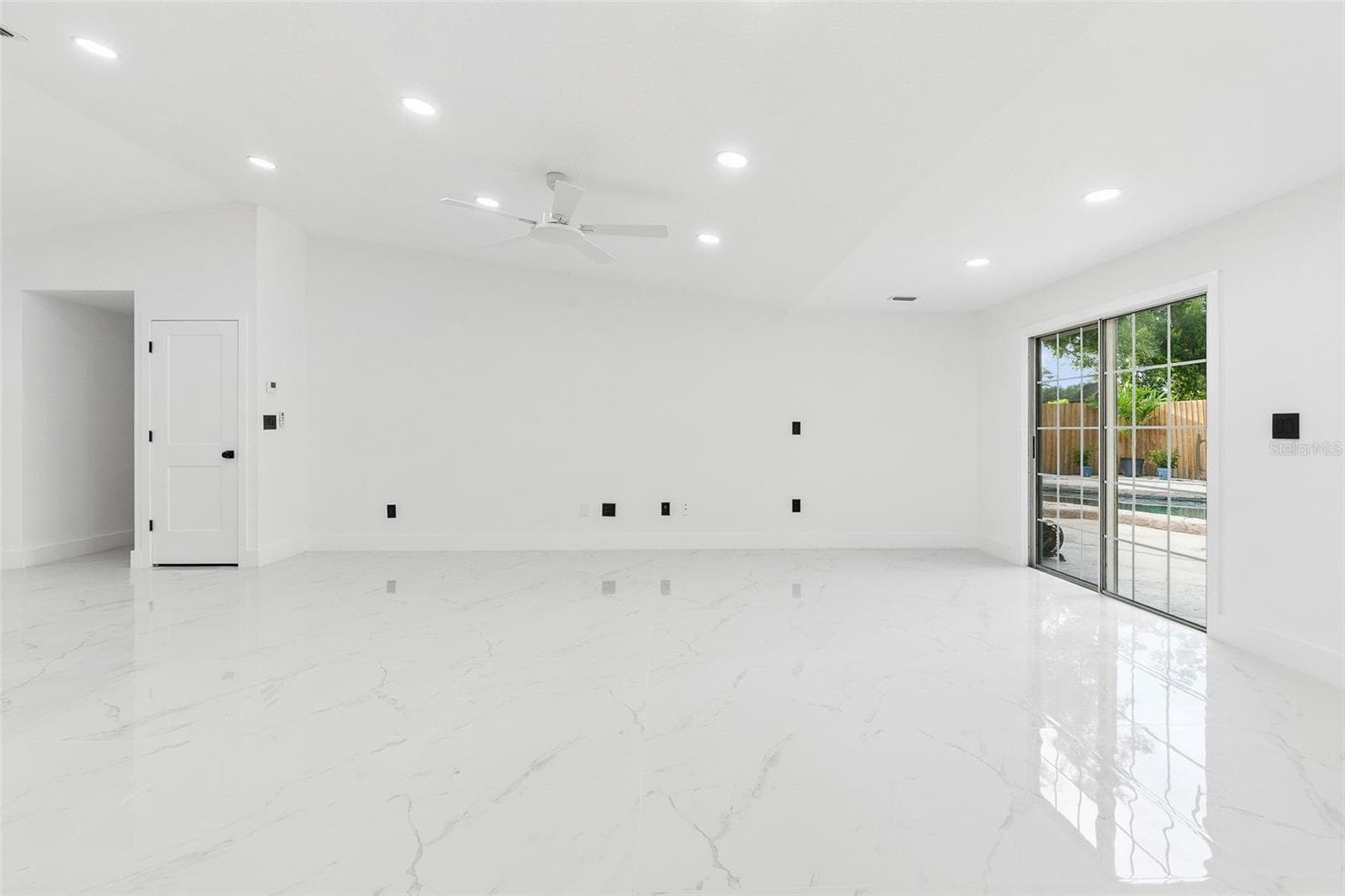 Single Family Residence at 5308 BLACK PINE DR, TAMPA, photo 12 of 39