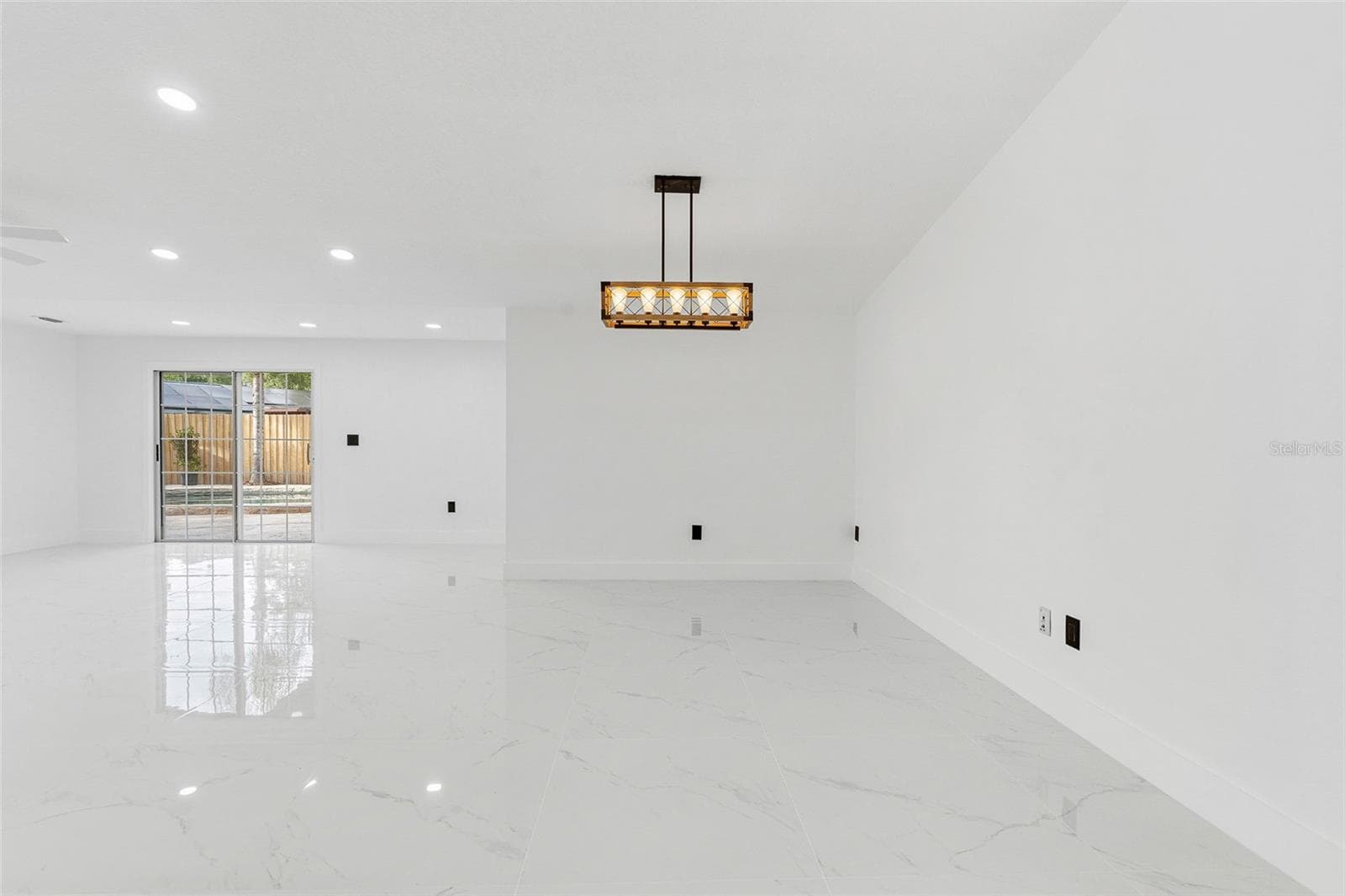 Single Family Residence at 5308 BLACK PINE DR, TAMPA, photo 14 of 39