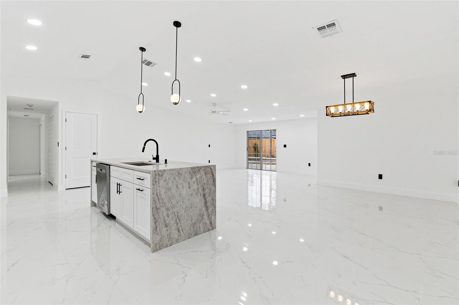 Single Family Residence at 5308 BLACK PINE DR, TAMPA, photo 15 of 39