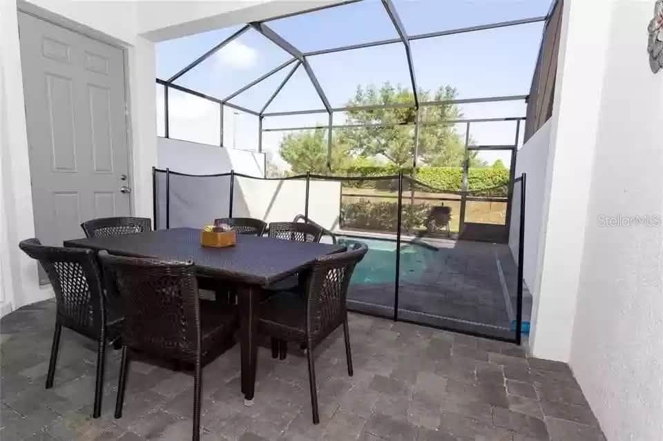 patio and private pool - 134 CAPTIVA DR, DAVENPORT