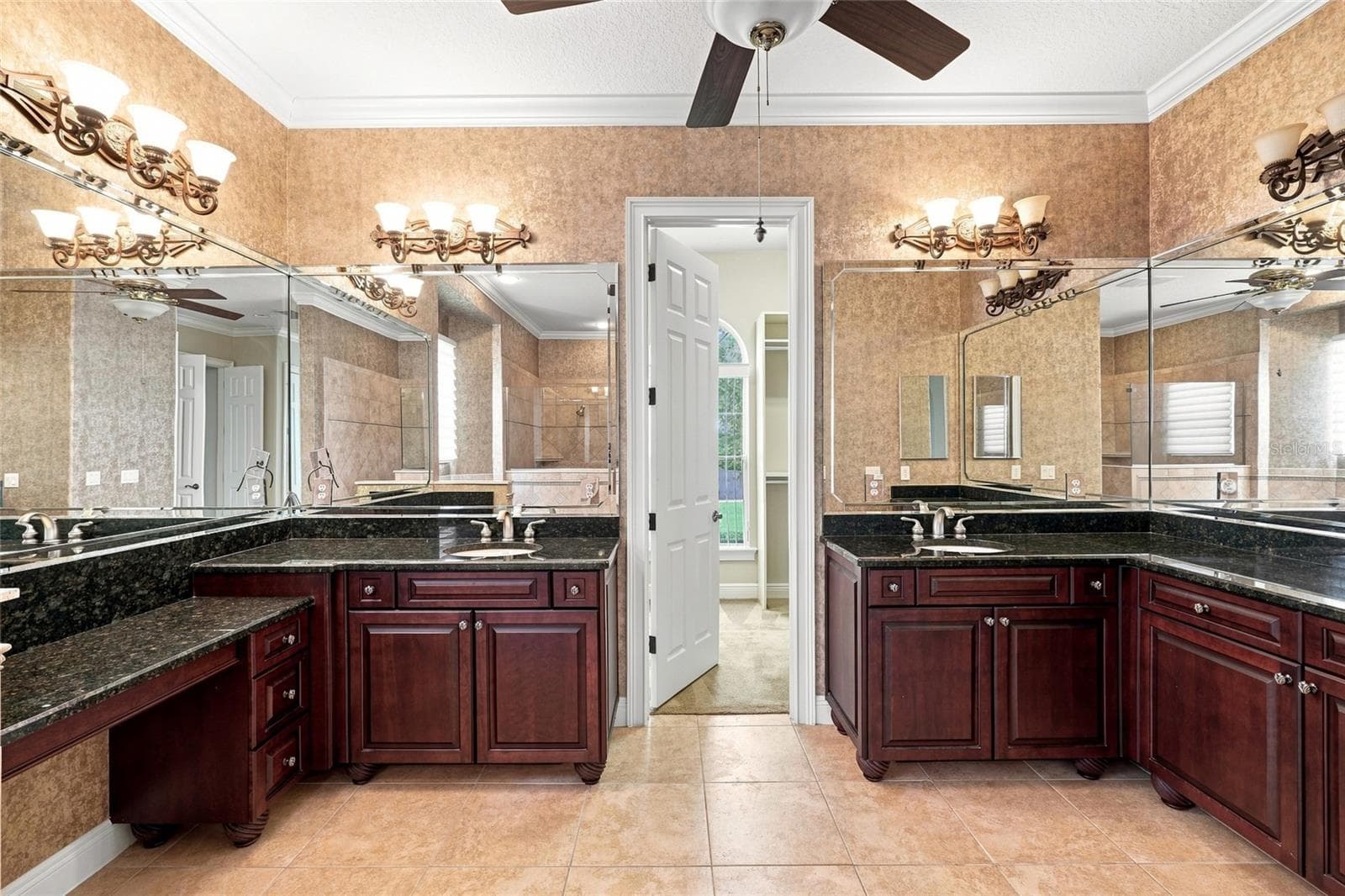 double vanity and walk-in closet - 17535 COBBLESTONE LN, CLERMONT